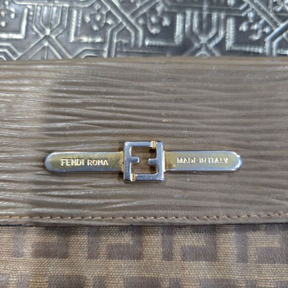 🐢 Vintage Fendi Wallet - Picture 3 of 12